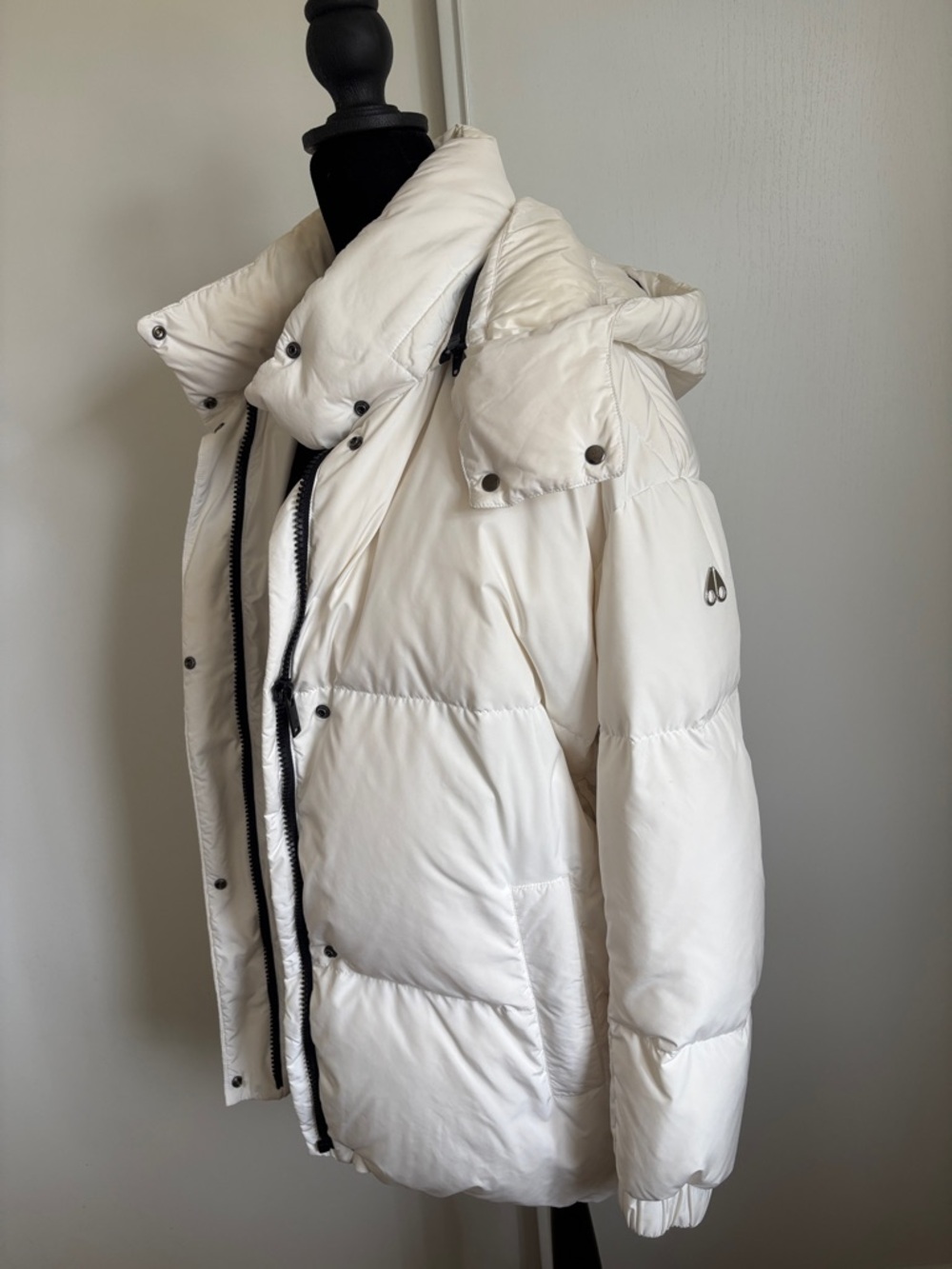 Moose Knuckle | White Puffer Jacket with Removable Hood